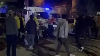 Arnavutköy'de Otomobil ile Otobüs Kafa Kafaya Çarpıştı: 4 Yaralı