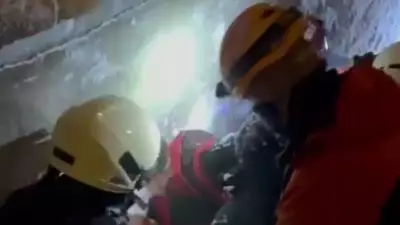 Bitlis'te Çığ Faciası: Damda Kar Temizleyen 2 Kişi Kurtarıldı