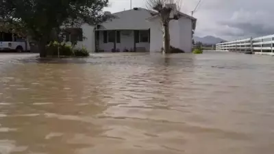 California'da Sel Alarmı: Meta Kampüsü Yakınları Sular Altında
