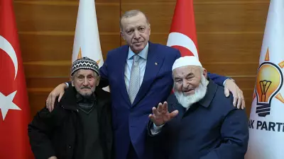 Cumhurbaşkanı Erdoğan'dan Necati ve Recep Dede'ye Baston Hediye Etti