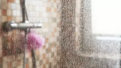 Duş Kabini Kirecini Anında Yok Eden Yöntem: Limon 7 Kat Etkili!