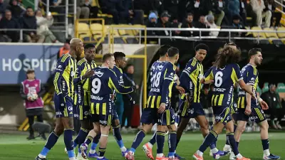 Fenerbahçe Alanyaspor'u 3-2 Yenerek Galatasaray ile Farkı 1'e İndirdi