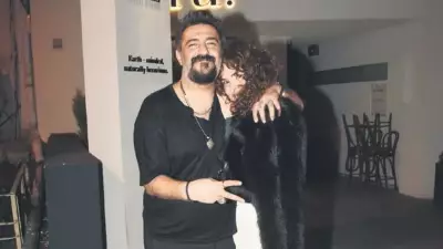 Gamze Topuz ve Celil Nalçakan Bebek'te El Ele! '20 Yıllık Arkadaşım' Açıklaması