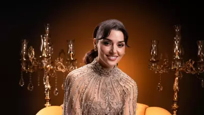 Hande Erçel, Joy Awards 2026'da Paris Hilton'u Büyüledi!