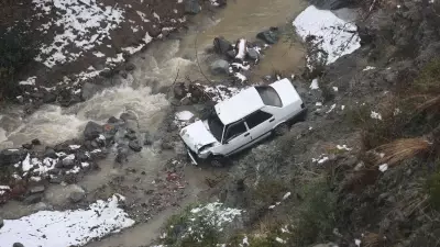 Hatay'da Feci Kaza: Araç Uçurumdan Dereye Uçtu, Sürücü Son Anda Kurtuldu