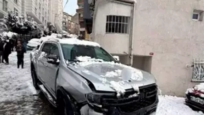 Kağıthane'de Karda Kayan Kamyonet Kartopu Oynayan Çocuklara Çarptı: 2 Yaralı