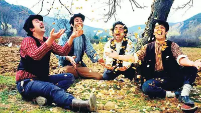 Köyden İndim Şehire: Yeşilçam'ın Ölümsüz Komedisinin Konusu ve Oyuncuları