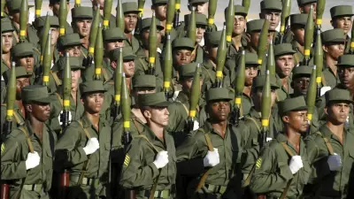 Maduro'yu Kübalı Askerlerin Korumasının Şok Nedeni: Orduya Güvenmiyordu!