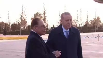 Malezya Başbakanı Enver İbrahim Ankara'da: Erdoğan Resmi Törenle Karşıladı