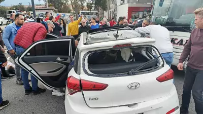 Manisa'da Otobüs Otomobile Çarptı: 5 Yaşındaki Çocuk Dahil 3 Yaralı