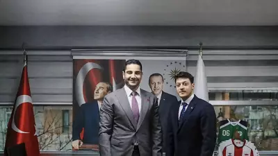 Mesut Özil, Taha Akgül'ü Makamında Ziyaret Etti