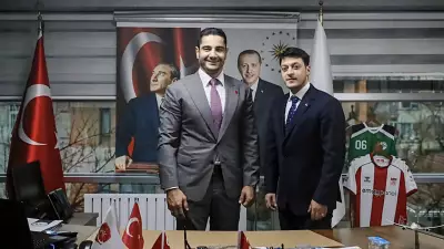 Mesut Özil, Türkiye Güreş Federasyonu Başkanı Taha Akgül'ü Ziyaret Etti