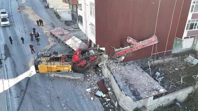 İstanbul Başakşehir'de TIR'dan Kopan Vinç Faciaya Dönüştü: 2 Yaralı