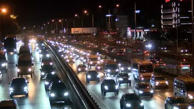 İstanbul'da Trafik Yoğunluğu %63'e Ulaştı: Sabahın İlk Saatlerinden İtibaren Felç