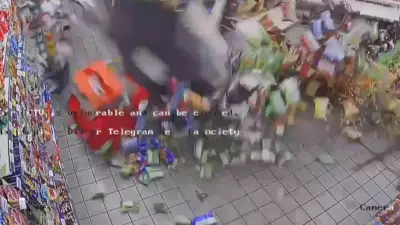 Texas'ta ATM Soygunu: Hırsızlar ATM'yi Arabaya Bağlayıp Söktü