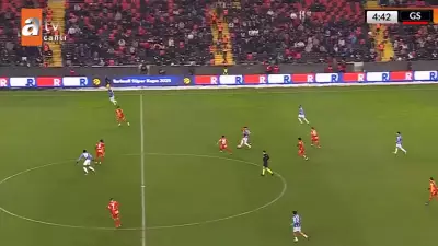 Trabzonspor'un Galatasaray'a golü VAR'la ofsayt oldu! İşte pozisyon