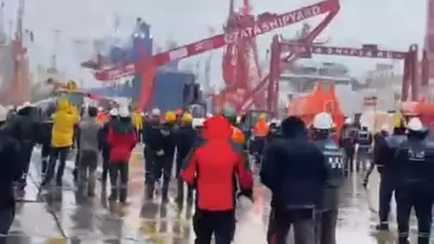 Yalova'da Fırtına Dehşeti: İşçi Denize Savruldu, Dev Vinç Devrildi