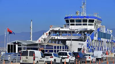 İzmir'de Fırtına: Bostanlı ve Karşıyaka Vapur Seferleri İptal Edildi