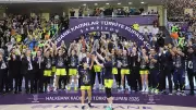 Bakan Bak'tan Fenerbahçe Opet'e kupayla gelen tebrik mesajı!