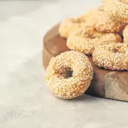 İdil Açıkalın'dan Fırında Susam Lezzetleri: Halka, Kurabiye ve Kek Tarifleri