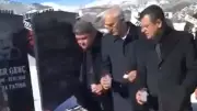 Özgür Özel'in Kamer Genç Mezarında Rakı İçtiği Görüntüler Skandalı
