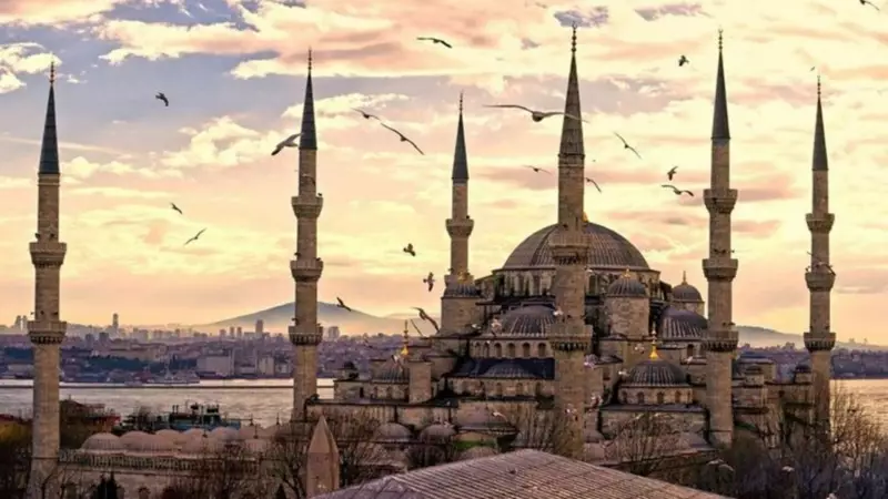 25 Temmuz 2025 Cuma Namazı Saatleri: İstanbul, Ankara, İzmir ve Diğer Şehirlerde Namaz Vakitleri