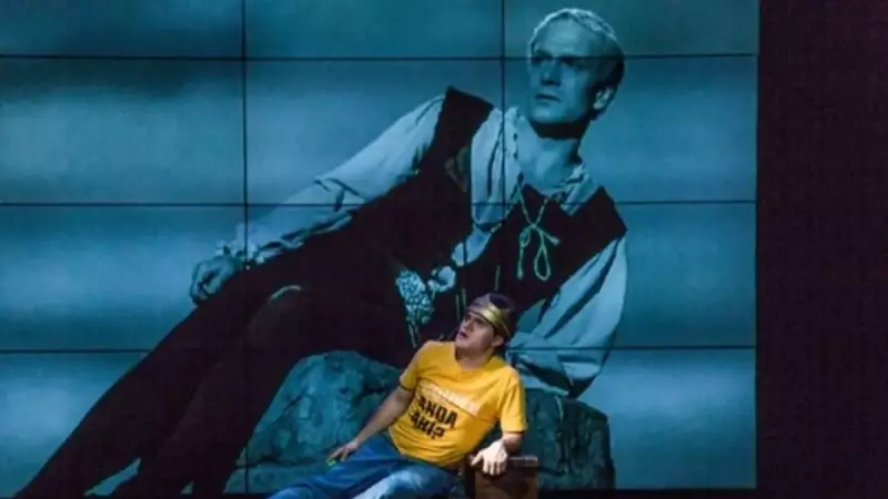 29. İstanbul Tiyatro Festivali'nde Sıra Dışı Bir Hamlet: Hayatınızı Değiştirecek Bir Yorum!