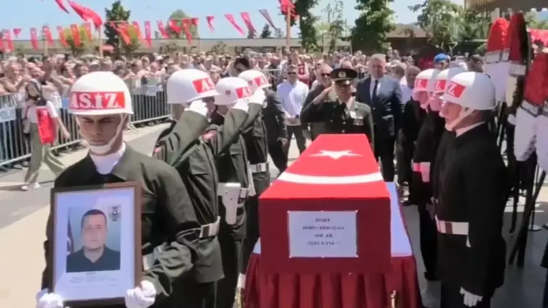 Şehit Er Semih Erdoğan'ın Acı Dolu Vedası: Memleketi Onu Gözyaşlarıyla Uğurladı