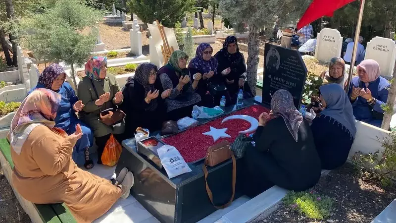 Gazi Mahallesi'nde Şehit Düşen Muhammed Fatih Sivri, 10. Yılında Dualarla Anıldı: 'Ruhu Şad Olsun'