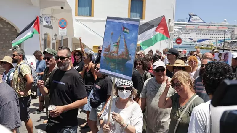 Girit'te İsrailli Yolculara Büyük Protesto: 'Gemiyi Geri Çevirin' Çığlıkları