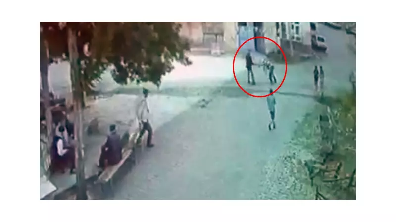 Köy Meydanında Kanlı Hesaplaşma: Amca, Yeğenini Kurşun Yağmuruna Tutu!