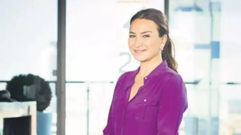 Ünlü Oyuncu Hande Erçel, Set Ziyaretiyle Ekibi Şaşırttı!