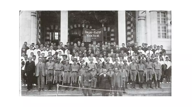 Osmanlı'dan Cumhuriyet'e İmam Hatip Okulları: Köklü Bir Eğitim Mirasının Hikayesi