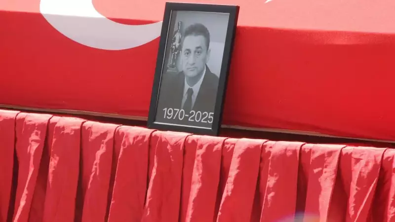 Sivas'ta Acı Kayıp: Eski Vali Mehmet Karahan'ın Cenaze Töreninde Duygusal Anlar