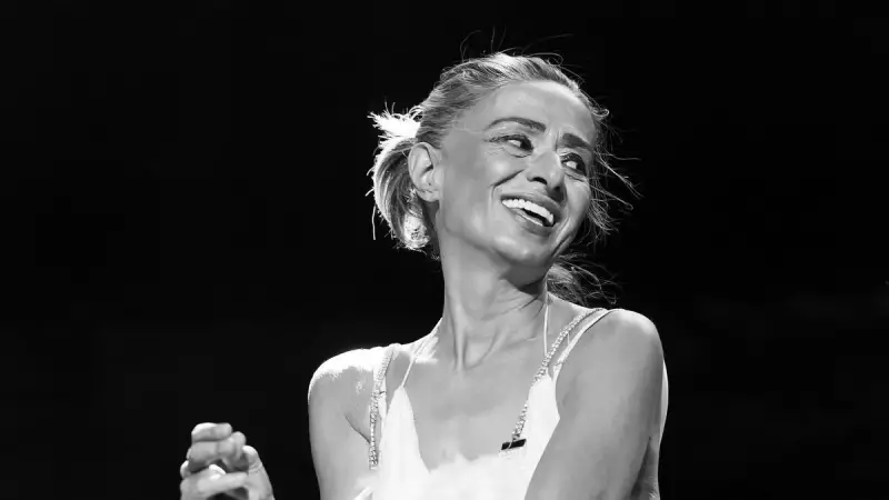 Yıldız Tilbe'den Takipçilerine Sert Tepki: 'Sayfamdan Gidemiyorsanız, Kendinize Bir Bakın!'