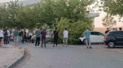 Edirne'de Şaşırtan Kaza: Ticari Araç, Site Bahçesine Dalarak Panik Yarattı!