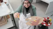 Özel Gereksinimli Genç Kızın Sanat Tutkusu: 23 Yaşında Onlarca Tabloya İmza Attı!