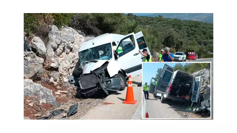Antalya'da Tur Minibüsü Kayalıklara Çarptı: 17 Kişi Yaralandı!