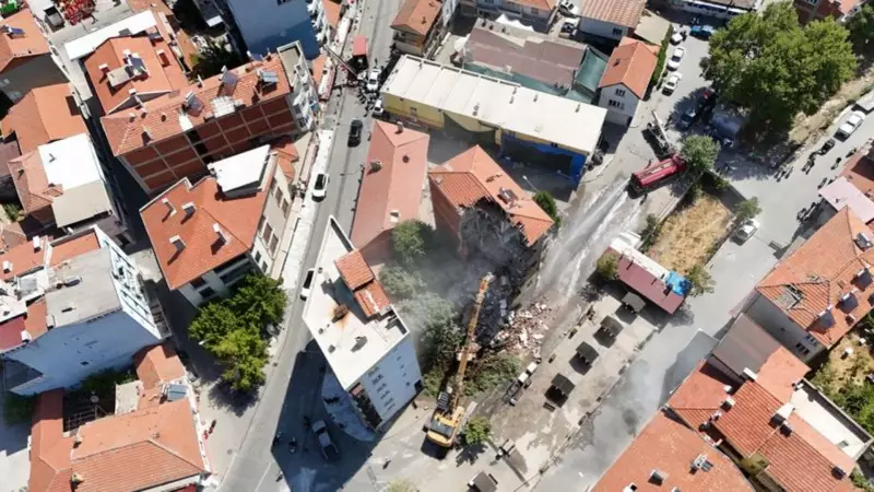Balıkesir'de Deprem Panik Yarattı! İşte Yeni Görüntüler ve Detaylar