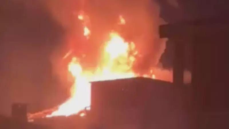 Beyoğlu'nda Geceyi Alevlere Boğan Yangın! İşte Çatı Katındaki İlginç Yangının Detayları