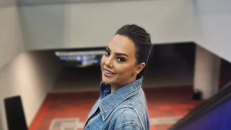 Ebru Gündeş'in Çocukluk Fotoğrafı Şoke Etti: 'Hiç Değişmemişim' İtirafıyla Sosyal Medyayı Salladı!