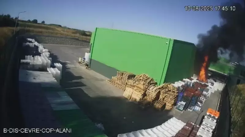 Gönen'deki Tekstil Fabrikasında Çıkan Yangın Kameralara Böyle Yansıdı!