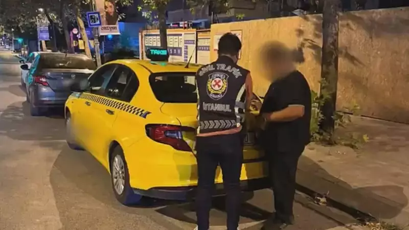 Kadıköy'de Dehşet Anları: Drift Yapan Taksi Anne ve Çocuklarının Üzerine Sürdü!