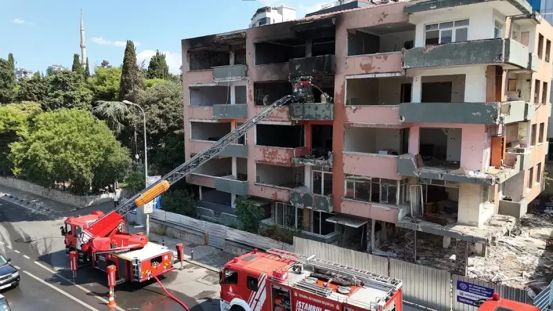 Kartal'da Metruk Binada Korkutan Yangın! İtfaiye Gece Yarısı Sevk Edildi