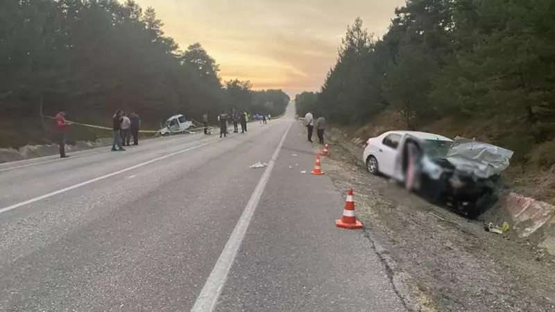 Kastamonu'da Feci Kaza: İki Araç Baş Başa Çarpıştı, 2 Can Yitti, 5 Yaralı!