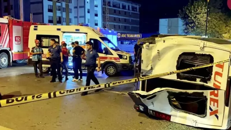 İstanbul'da Feci Kaza! Servis Minibüsü ile Otomobil Çarpıştı: 10 Yaralı