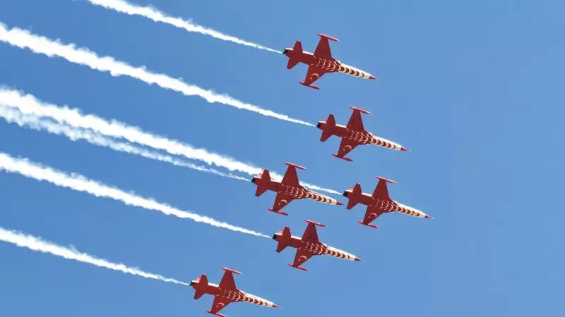 Türk Yıldızları'ndan Muhteşem Gösteri: İzleyenleri Havada Bıraktılar!