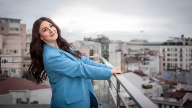 Yasemin Sakallıoğlu'ndan Hayranına Muhteşem Jest: 'Düğünüm Var' Diye Tepki Verdi!