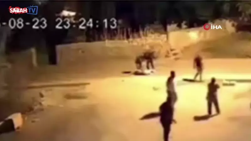 İzmir'de Dehşet: Yere Düşen Genci Defalarca Bıçaklayarak Öldürdüler!