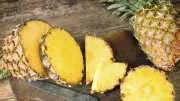 Ananas Kesmenin Püf Noktaları: Kabuğunu Sökmek Artık Çocuk Oyuncağı!